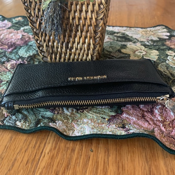Micheal Kors Leather Wallet - Picture 7 of 8